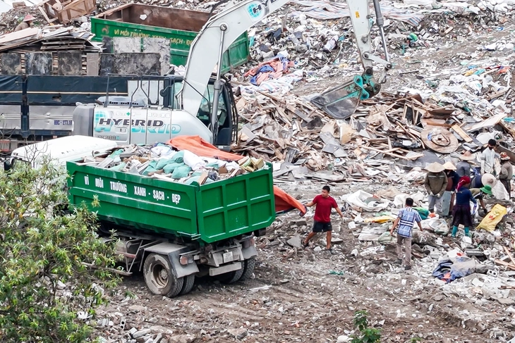 Tùy tiện đổ rác thải xây dựng - Ảnh 5. rác xây dựng - Ảnh 5.