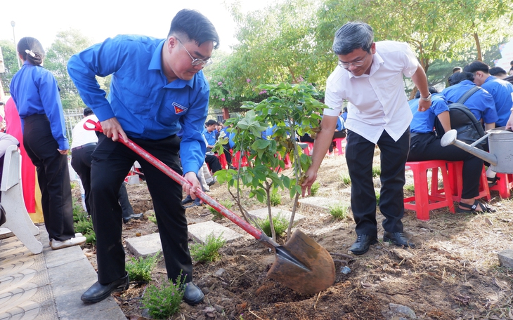 Đoàn là trường học tin cậy để tuổi trẻ trưởng thành - Ảnh 2.