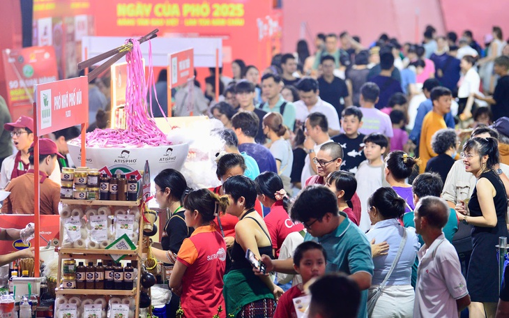 Nghệ sĩ viola Nguyệt Thu tặng 1 triệu bát phở cho du khách quốc tế - Ảnh 2.