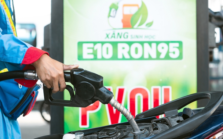 Xăng dầu giảm liên tục 5 phiên, doanh nghiệp đầu mối 'lao đao' vì nhập về giá cao, bán giá thấp - Ảnh 2.