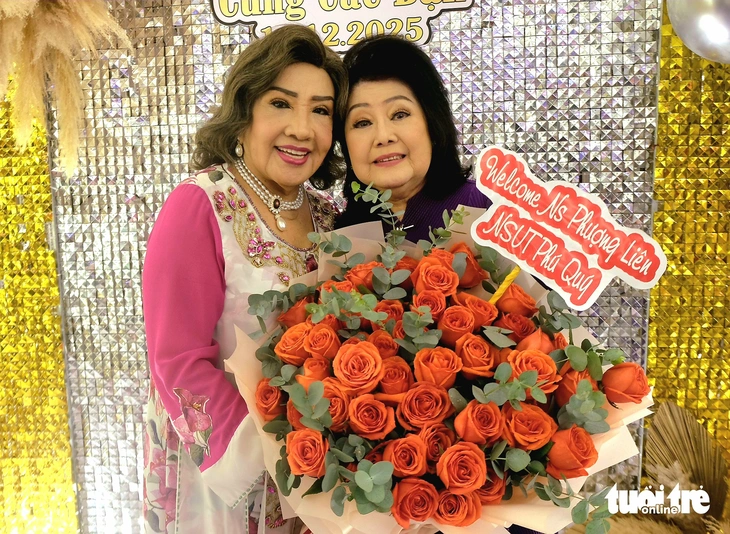 Nghệ sĩ Phượng Liên bật khóc trong ngày về lại quê hương - Ảnh 2.