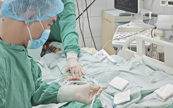 Sốc phản vệ sau khi ăn ốc, thai phụ 39 tuần được mổ khẩn cứu con - Ảnh 3.