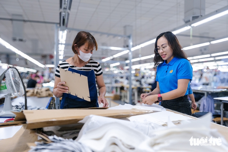 Thưởng Tết 2026: Doanh nghiệp 'mở rộng' hầu bao, công nhân đếm ngày lĩnh thưởng - Ảnh 1. Thưởng Tết 2026: Doanh nghiệp 'mở rộng' hầu bao, công nhân đếm ngày lĩnh thưởng - Ảnh 1.