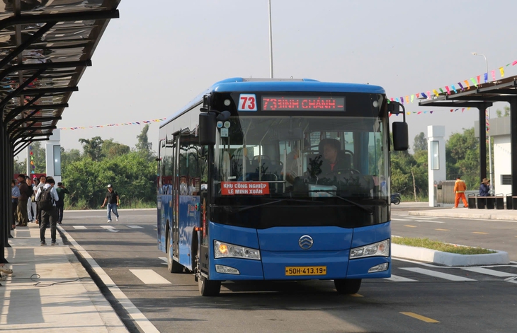 bến xe buýt Lê Minh Xuân - Ảnh 3.