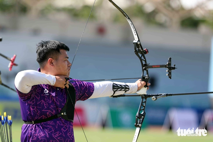 Đứng bắn giữa nắng chiều 32 độ C, cung thủ Việt Nam vào tranh HCV - Ảnh 4.