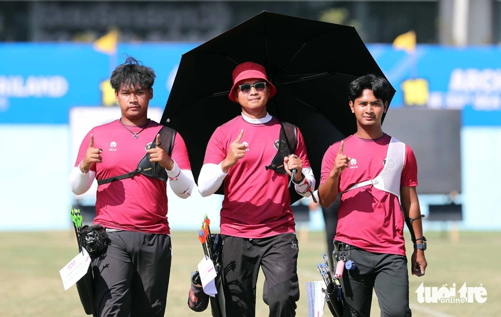 Đứng bắn giữa nắng chiều 32 độ C, cung thủ Việt Nam vào tranh HCV - Ảnh 7.
