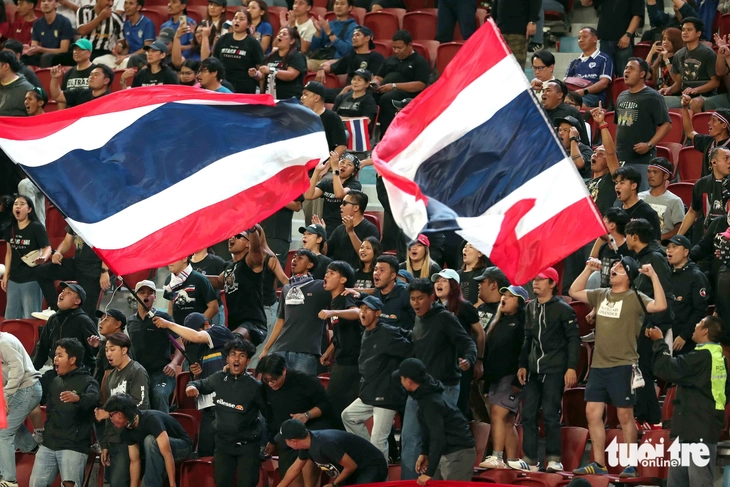 'Cháy vé' xem trận chung kết U22 Việt Nam đấu U22 Thái Lan - Ảnh 2.