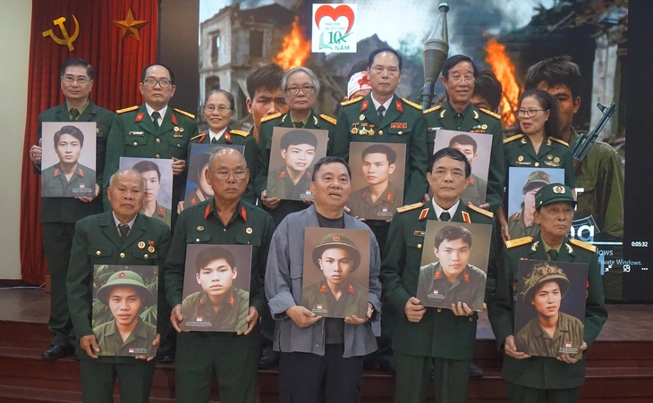 Chuyện tình kỳ lạ của người phụ nữ cùng chồng con cúng giỗ người yêu cũ giành giải nhất - Ảnh 4. Chuyện tình - Ảnh 2.