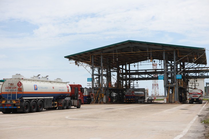 Giá dầu giảm còn 64 USD/thùng, BSR vẫn lãi hơn 4.500 tỉ đồng - Ảnh 3.