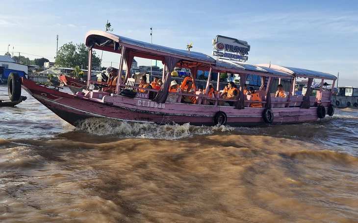 Cần Thơ chặn xe một số tuyến đường phục vụ lễ hội sông nước - Ảnh 2.