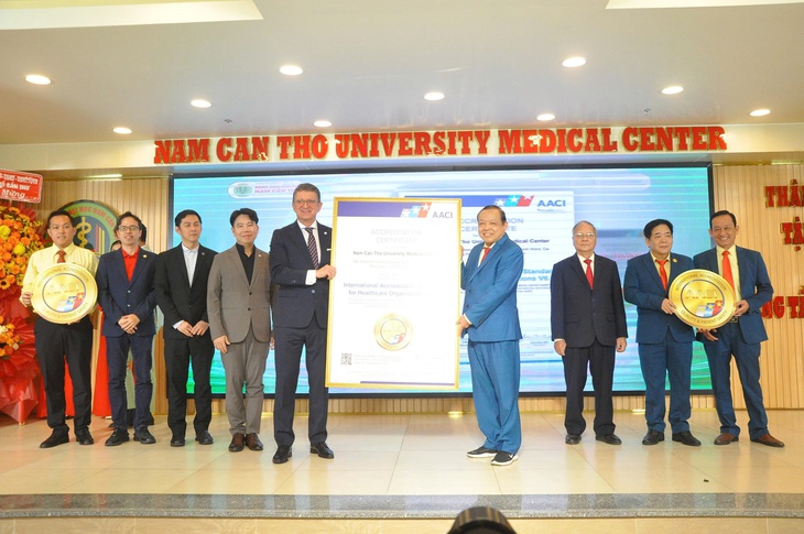 Bệnh viện Đại học Nam Cần Thơ đạt chứng nhận AACI - Ảnh 1.