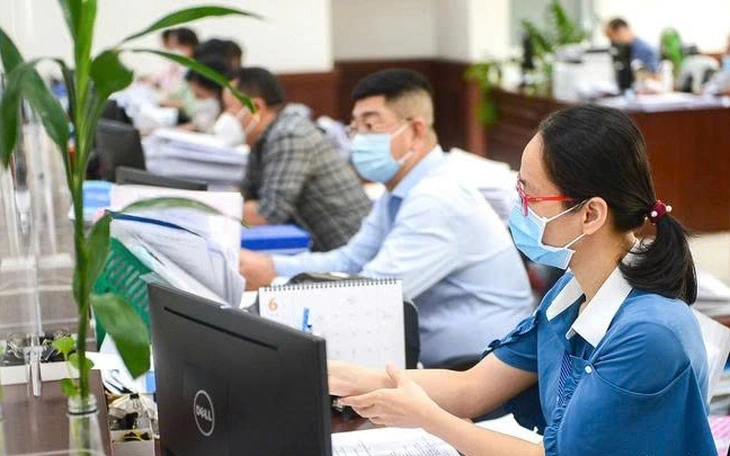 Viên chức được quyền từ chối thực hiện công việc hoặc nhiệm vụ trái quy định pháp luật - Ảnh 3.