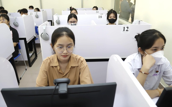 Giải ngân hơn 58 tỉ đồng hỗ trợ sinh hoạt cho sinh viên sư phạm Trường ĐH Sài Gòn - Ảnh 2.