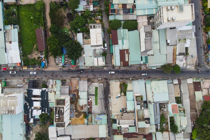 Đường Vĩnh Lộc nhỏ hẹp thường xuyên ùn ứ, khi nào TP.HCM mở rộng? - Ảnh 2.