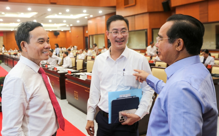 Bí thư Trần Lưu Quang trao đổi về đề nghị có quy định 'ngoại lệ' khi dân tách thửa đất ông bà để lại - Ảnh 3.