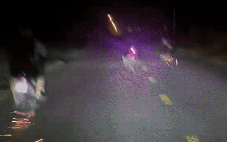 Công an đưa thanh thiếu niên 'bất hảo' đi chăm sóc Nghĩa trang Liệt sĩ - Ảnh 5.