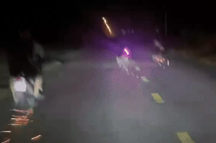 'Khoe chiến tích' vi phạm giao thông, nhóm thiếu niên tại TP.HCM bị công an xử lý - Ảnh 1. 'Khoe chiến tích' vi phạm giao thông, nhóm thiếu niên tại TP.HCM bị công an xử lý - Ảnh 1.