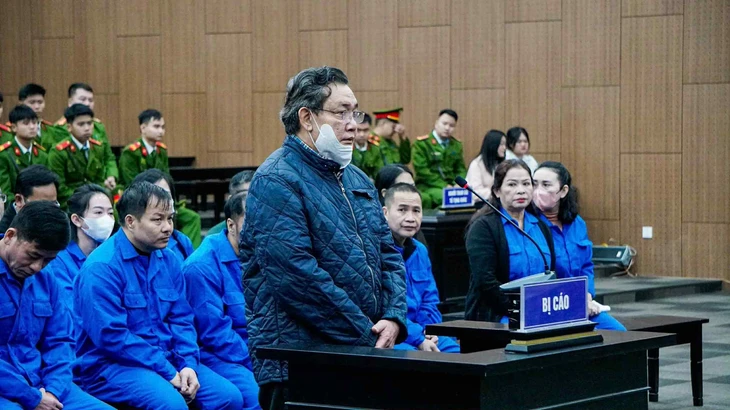 Nhận hối lộ 970 triệu trong 5 vụ 'chạy án', cựu phó chánh án bị đề nghị 7-8 năm tù - Ảnh 2.