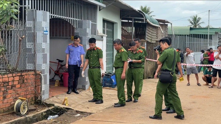 Người gây án làm chết 3 người nhà vợ bị khởi tố thêm tội 'sử dụng trái phép vũ khí quân dụng' - Ảnh 1.