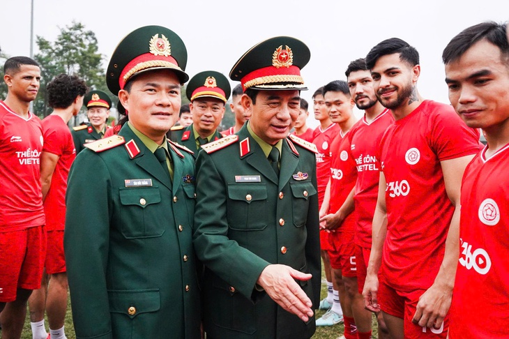 Bộ trưởng Bộ Quốc phòng gặp mặt, động viên CLB Thể Công - Viettel - Ảnh 1.