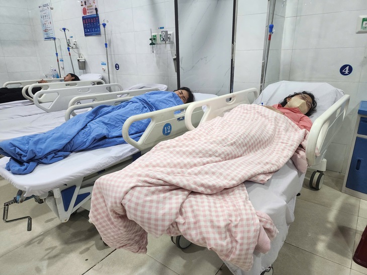 Người tiêu dùng bị ngộ độc thực phẩm, khởi kiện ra sao? - Ảnh 1. ngộ độc - Ảnh 1.