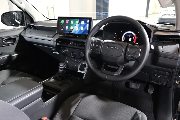 Toyota Hilux - Ảnh 3.