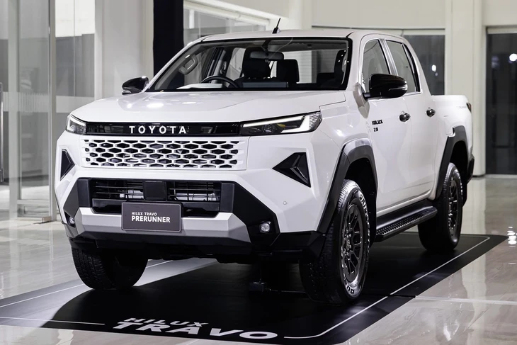 Toyota Hilux - Ảnh 4.