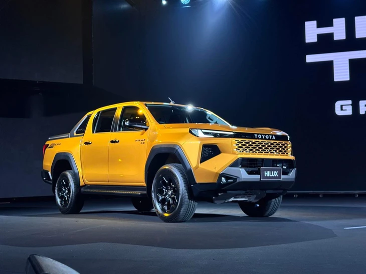 Toyota Hilux - Ảnh 2.