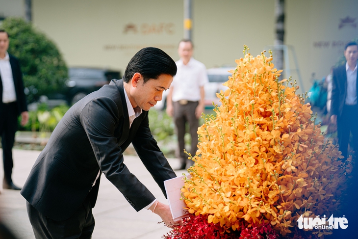 Đoàn đại biểu tỉnh Houaphanh (Lào) thành kính dâng hoa tưởng niệm Chủ tịch Hồ Chí Minh - Ảnh 3. Đoàn đại biểu kính dâng hoa tưởng niệm Chủ tịch Hồ Chí Minh - Ảnh 2.
