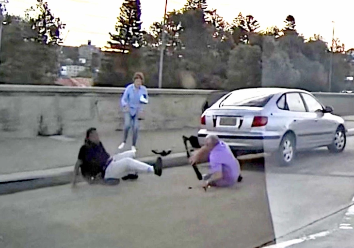 Thêm 3 nhân vật anh hùng trong vụ xả súng ở Úc - Ảnh 1.