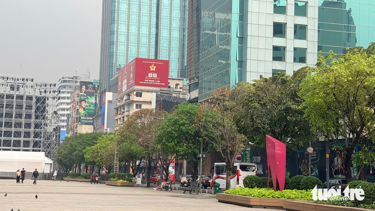 'Rối ren' bảng quảng cáo ngoài trời ở TP.HCM - Ảnh 7.