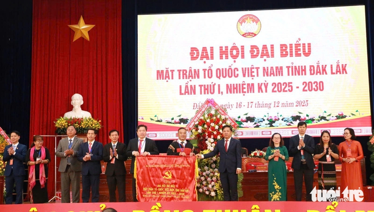 Ông Y Giang Gry Niê Knơng giữ chức Chủ tịch Ủy ban Mặt trận Tổ quốc Việt Nam tỉnh Đắk Lắk - Ảnh 2.