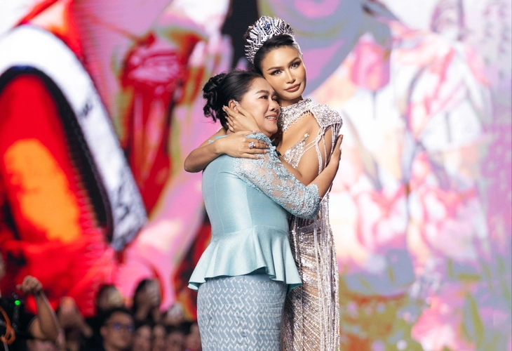 Á hậu Miss Cosmo 2024 final walk trên nền nhạc lấy cảm hứng từ phim Gia tài của ngoại - Ảnh 1. Miss Cosmo - Ảnh 1.