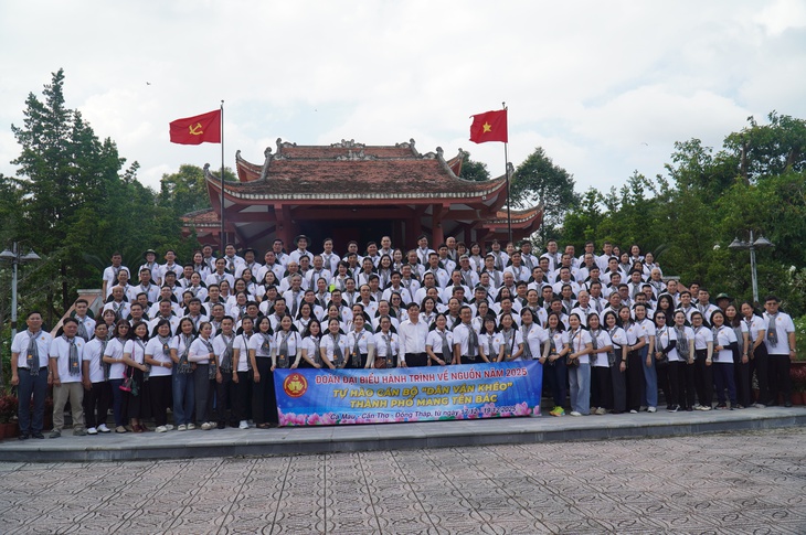 Ban Tuyên giáo và Dân vận Thành ủy TP.HCM tổ chức hành trình về nguồn 'Tự hào cán bộ dân vận khéo' - Ảnh 3.