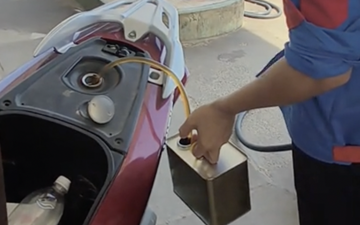 Xe máy chuyển khoản thanh toán, cây xăng ở Lâm Đồng từ chối - Ảnh 3.