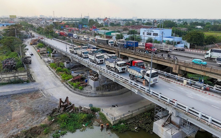 Cầu Bình Phước 1 chính thức thông xe, khối cầu 9.000 tấn được nâng cao 1,25m - Ảnh 9.