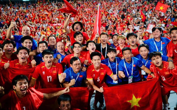 Nhìn lại cú ăn 3 lịch sử của bóng đá Việt Nam trong năm 2025 - Ảnh 3.