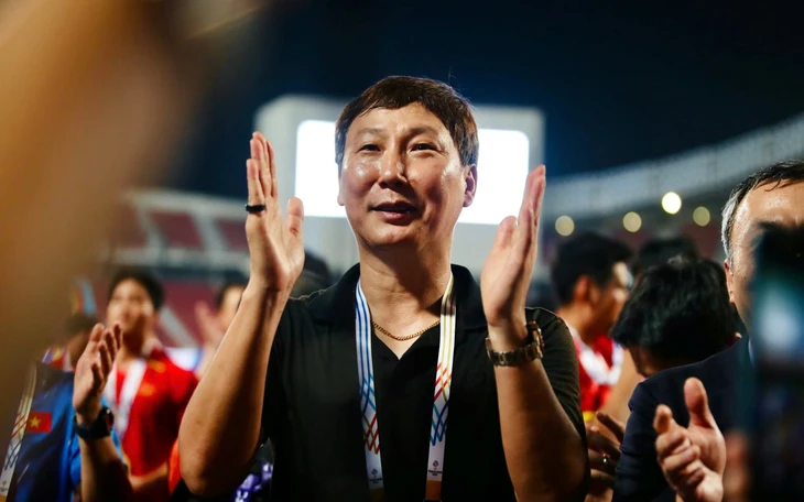 HLV Kim Sang Sik, tài năng luôn bị nghi ngờ!  - Ảnh 3.