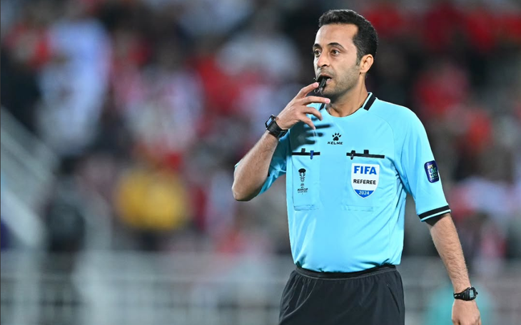 Bảng tỉ số ‘đi lạc’, cổ động viên U22 Việt Nam thoáng thót tim - Ảnh 3.