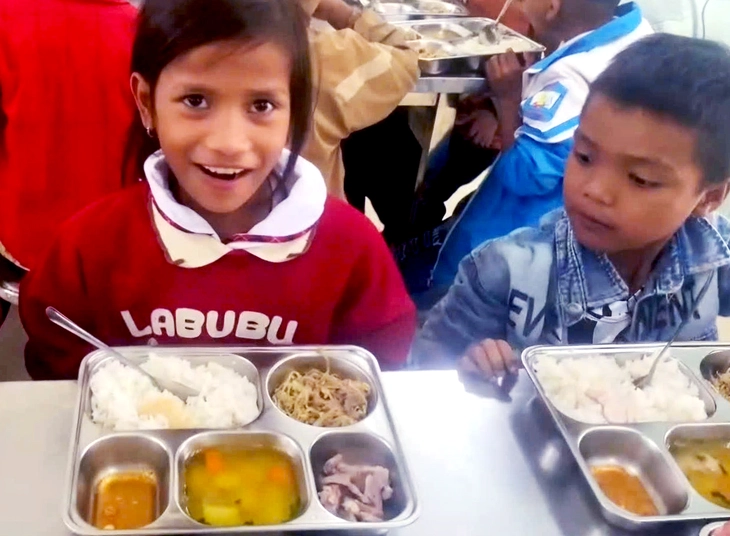 Đình chỉ bếp ăn trường bán trú 5 tháng vì xảy ra ngộ độc thực phẩm, lãnh đạo Quảng Trị nói gì? - Ảnh 1.