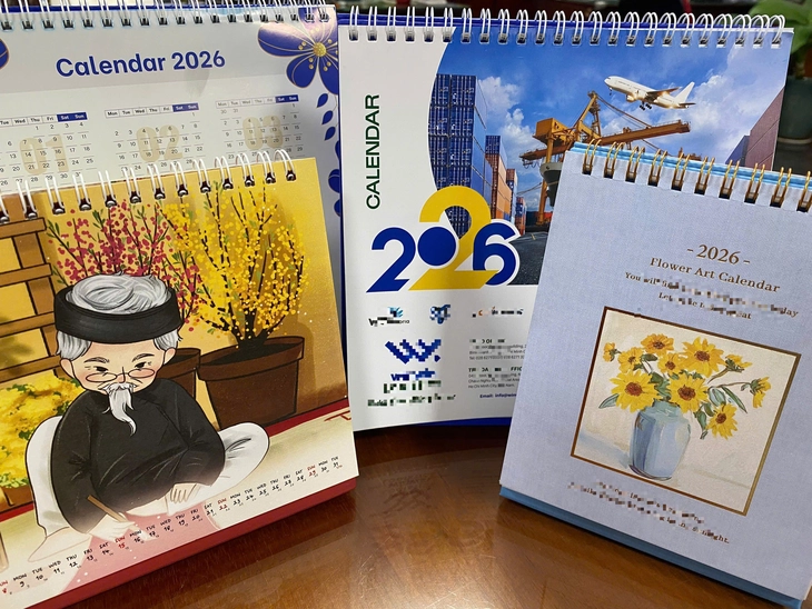 Biếu tặng lịch Tết, người cần không có, người có không cần - Ảnh 1.