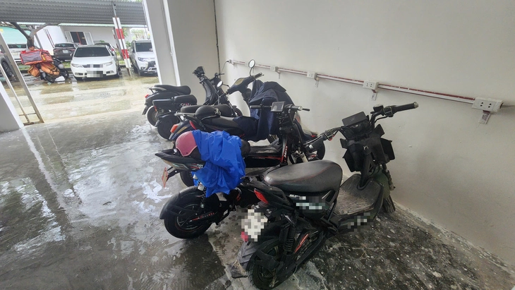 Tiếp tục tranh cãi chuyện chung cư ‘cấm’ xe điện dưới tầng hầm - Ảnh 1.