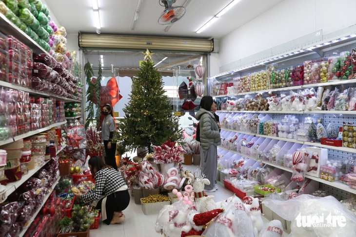 Đà Nẵng: Giáng sinh cận kề nhưng thị trường đồ trang trí ảm đạm - Ảnh 6.