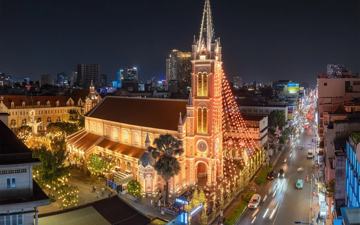 Đón Giáng sinh sớm tại di tích lịch sử Dinh Độc Lập - Ảnh 4.