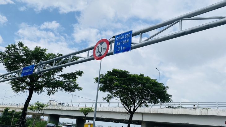 xe quá khổ - Ảnh 1.