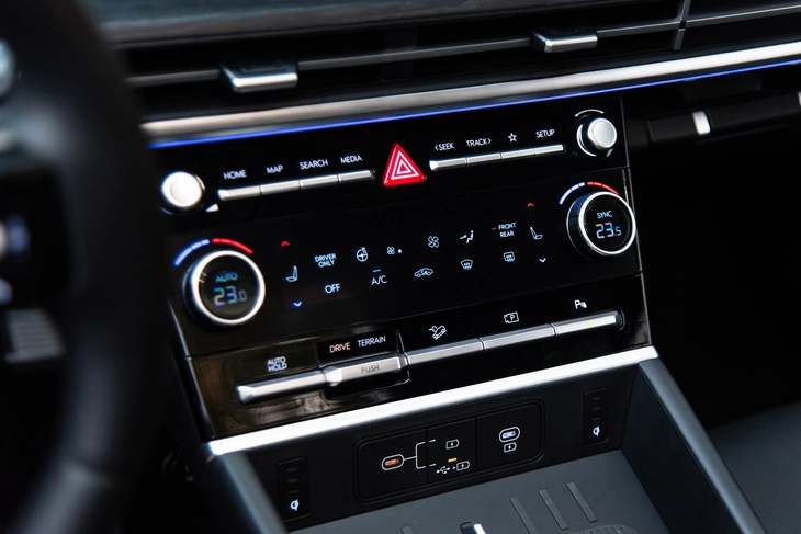 Hyundai Santa Fe Hybrid - Ảnh 10.