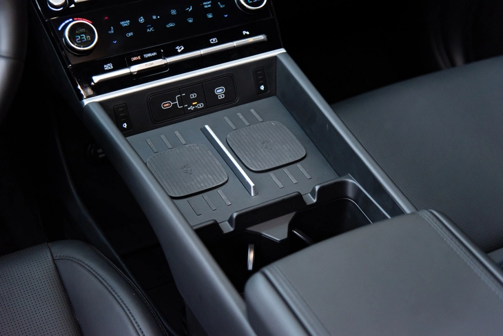 Hyundai Santa Fe Hybrid - Ảnh 11.