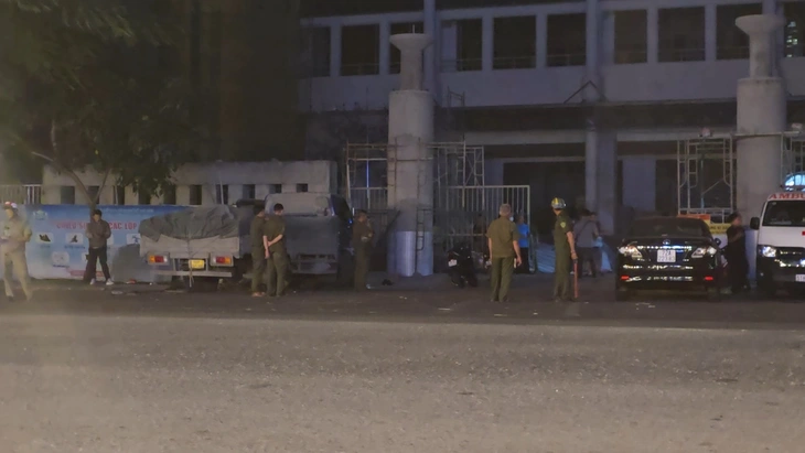 Sập giàn giáo tại nhà tập luyện thể thao Phú Thọ, 1 người chết, 1 người bị thương - Ảnh 2.