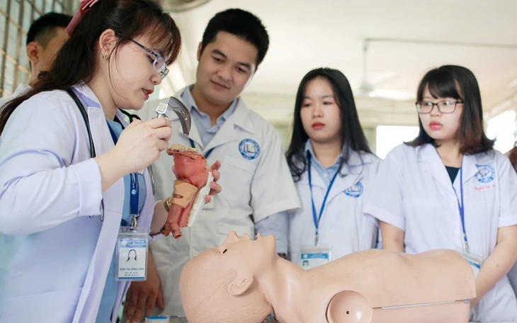 Đào tạo bác sĩ Việt Nam, bao giờ quốc tế công nhận? - Kỳ cuối: Để bác sĩ Việt không thiệt thòi - Ảnh 2.