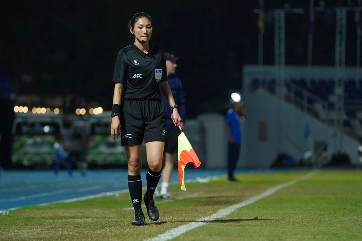 Nữ trợ lý trọng tài Lào có 6 năm kinh nghiệm làm FIFA trọng tài - Ảnh 2.